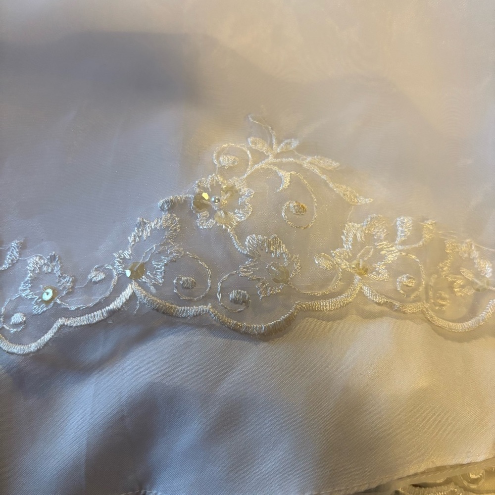 Davids Bridal Flower Girl Size 7 Lace shoulder straps White Dress Gown Fairy - Picture 11 of 11